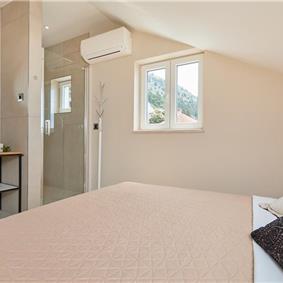 2 Bedroom Dubrovnik City Apartment with Balcony & Sea View, sleeps 4-5